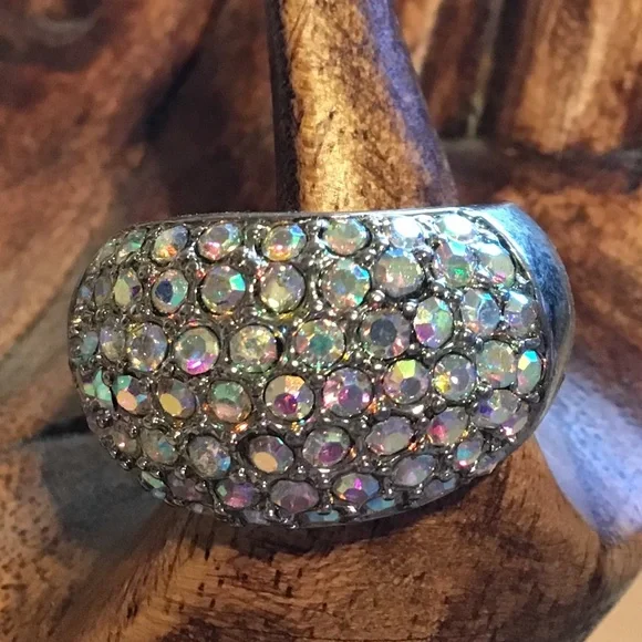 Beautiful crystal ring shines with colors of the rainbow - Picture 4 of 8